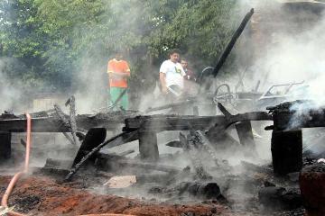 Vivían entre diez y el fuego los dejó sin nada
