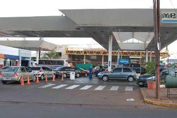 A pesar de las colas, estiman que no faltará combustible