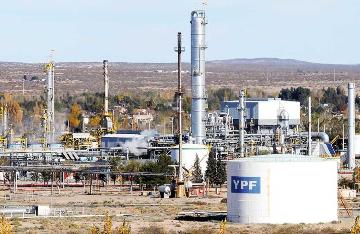 Expectativa en expertos y dirigentes por la nueva gestión en la empresa YPF