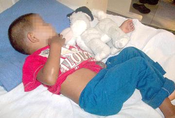 Hallaron a niño de 3 años en la calle, solo y herido