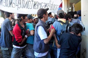 Estudiantes reclaman ampliar el horario del boleto universitario