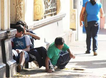 No hay ayuda específica para chicos en situación de calle con adicciones