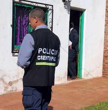 Un detenido y un cuchillo incautado por el crimen durante un asalto