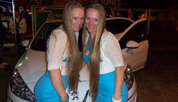 Las gemelas promocionan el Mundial 2014