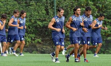 Vélez y Godoy Cruz salen a pelear para seguir en carrera