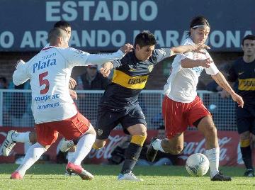 A Boca le alcanzó con un empate para seguir arriba