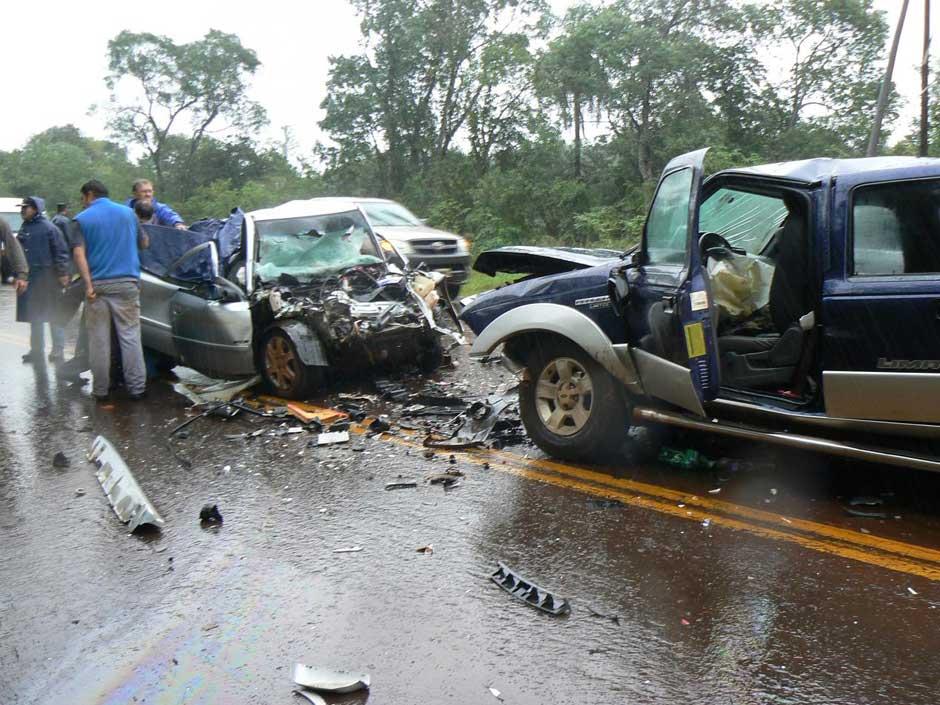 Cuatro brasileños murieron en la ruta 12 en un choque frontal - El ...
